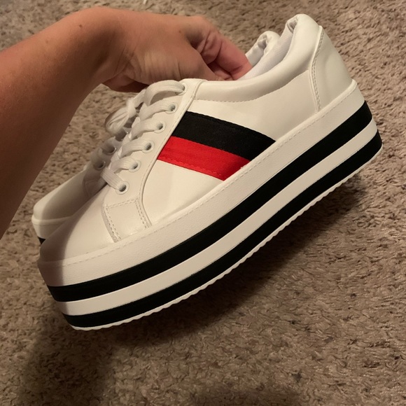 Platform sneakers - Picture 3 of 4